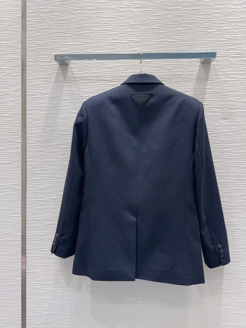 Pra*a outwear